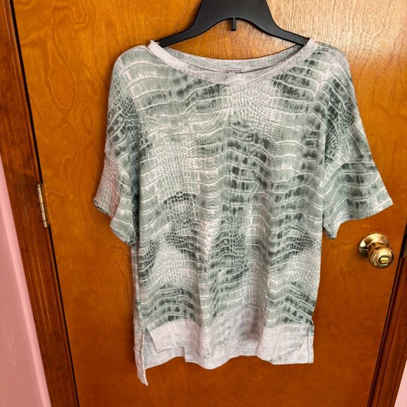 White Birch‎ snake skin top Size Medium Comfy - Picture 2 of 9